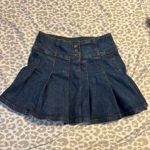 Pleated Denim skirt